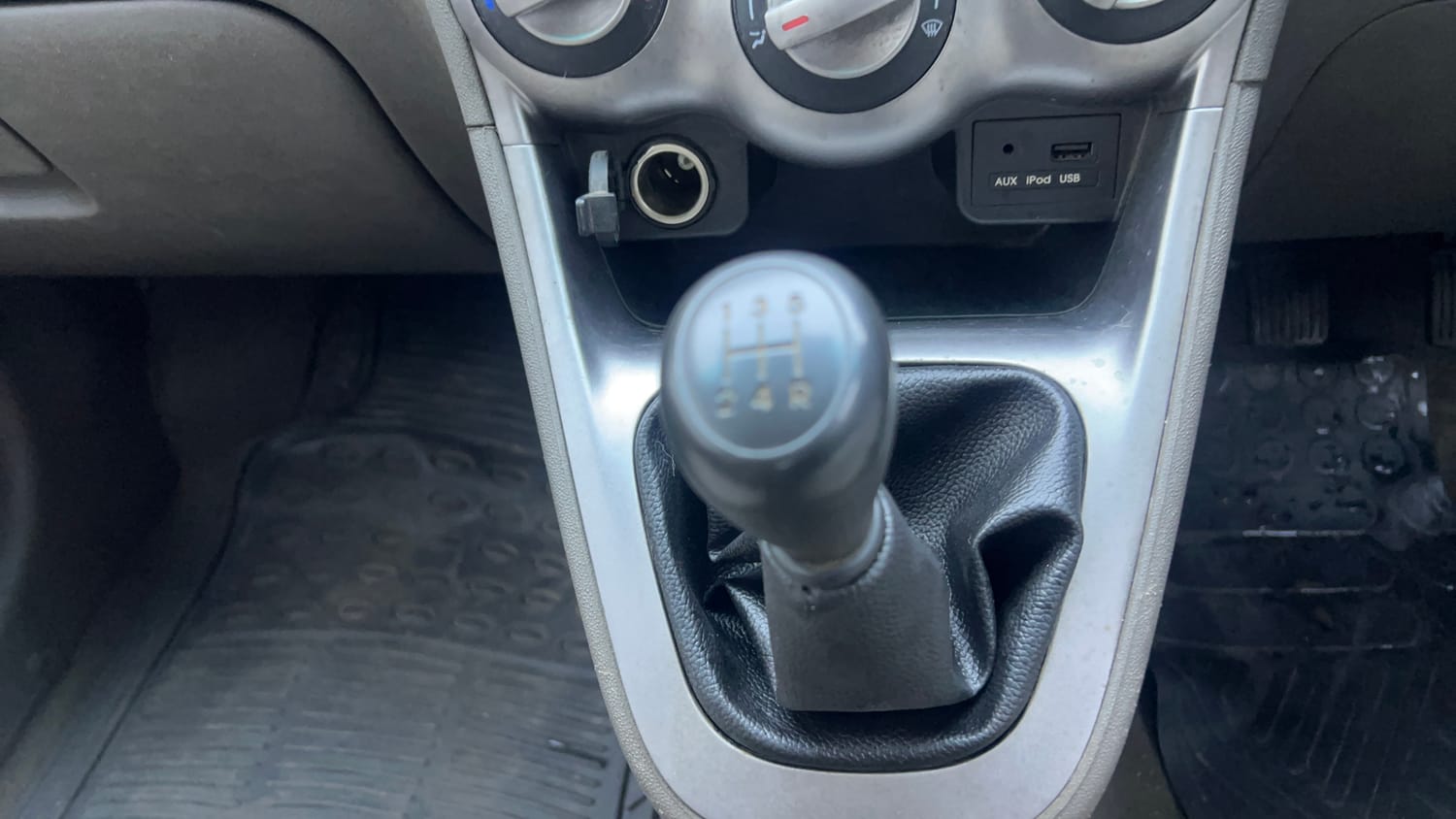 Used 2015 Hyundai i10 Sportz 1.1 iRDE2 Petrol Manual interior GEAR  KNOB VIEW