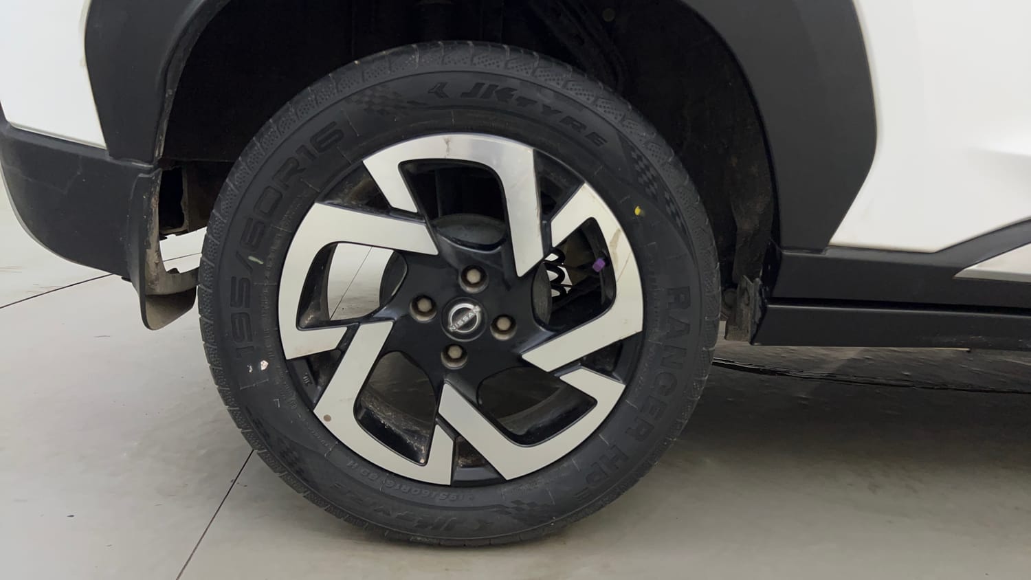 Used 2023 Nissan Magnite XV Petrol Manual tyres RIGHT REAR TYRE RIM VIEW