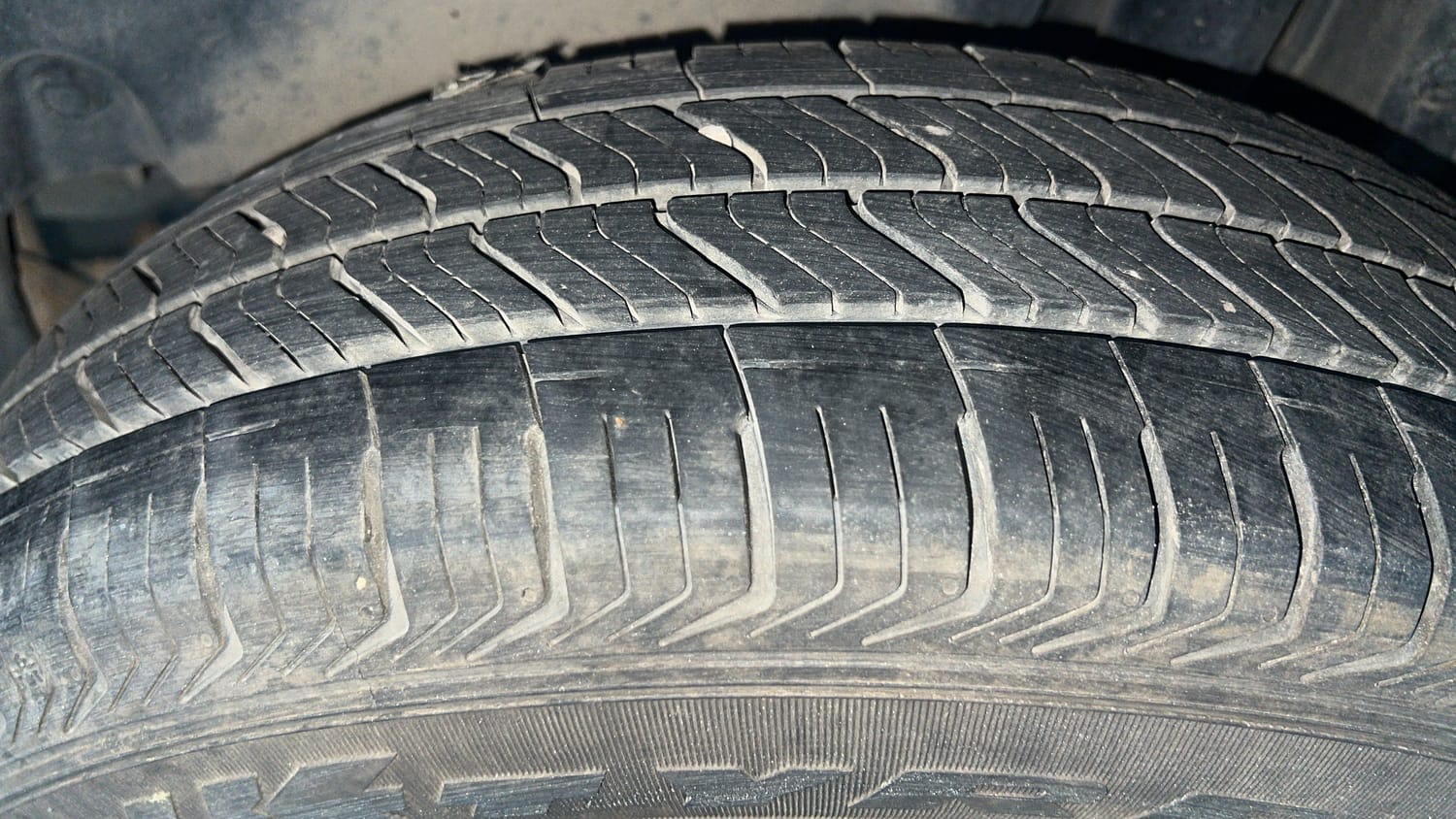 Used 2017 Maruti Suzuki Swift LXi (O) Petrol Manual tyres LEFT REAR TYRE TREAD VIEW