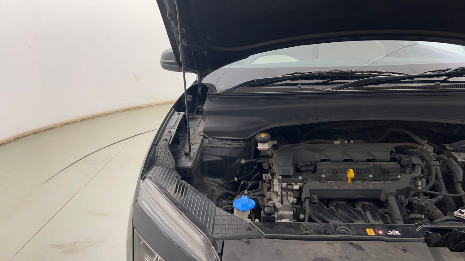 Used 2023 Hyundai Creta SX 1.5 Petrol Petrol Manual engine ENGINE RIGHT SIDE HINGE & APRON VIEW