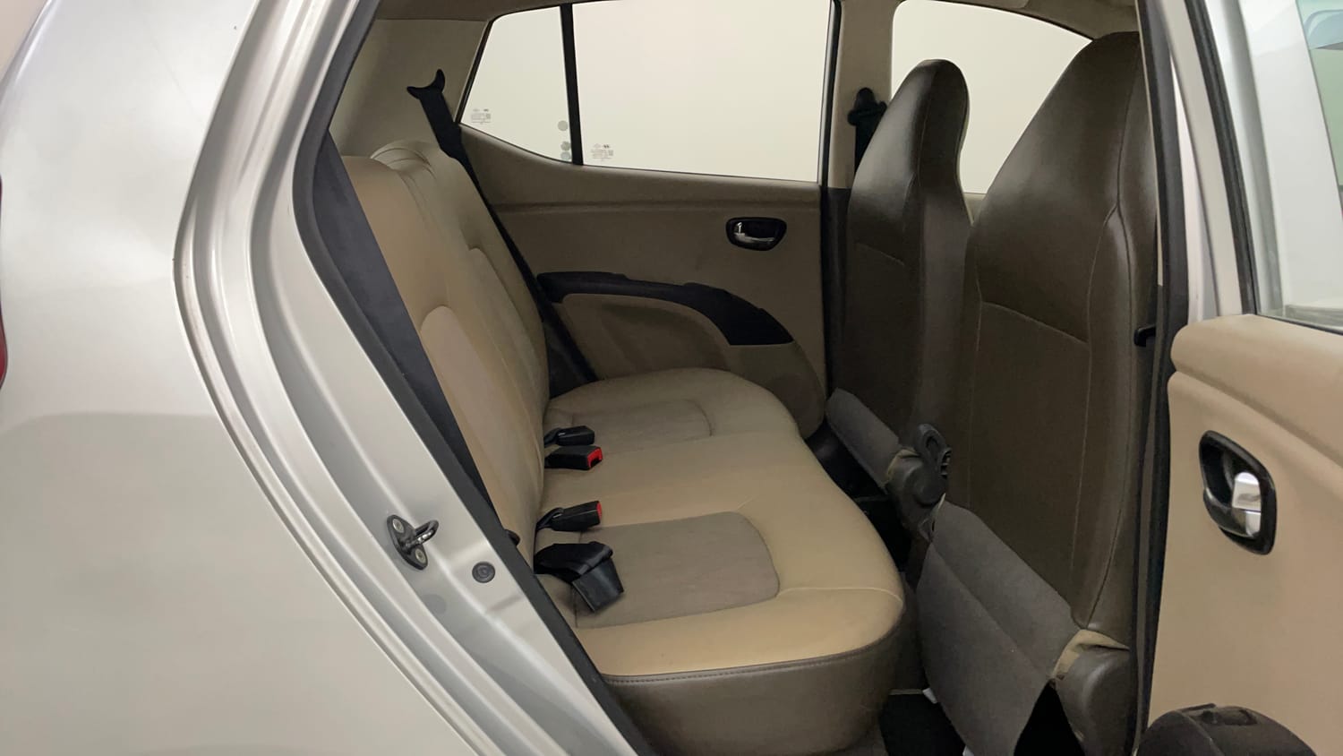 Used 2013 Hyundai i10 Magna 1.2 Kappa2 Petrol Manual interior RIGHT SIDE REAR DOOR CABIN VIEW