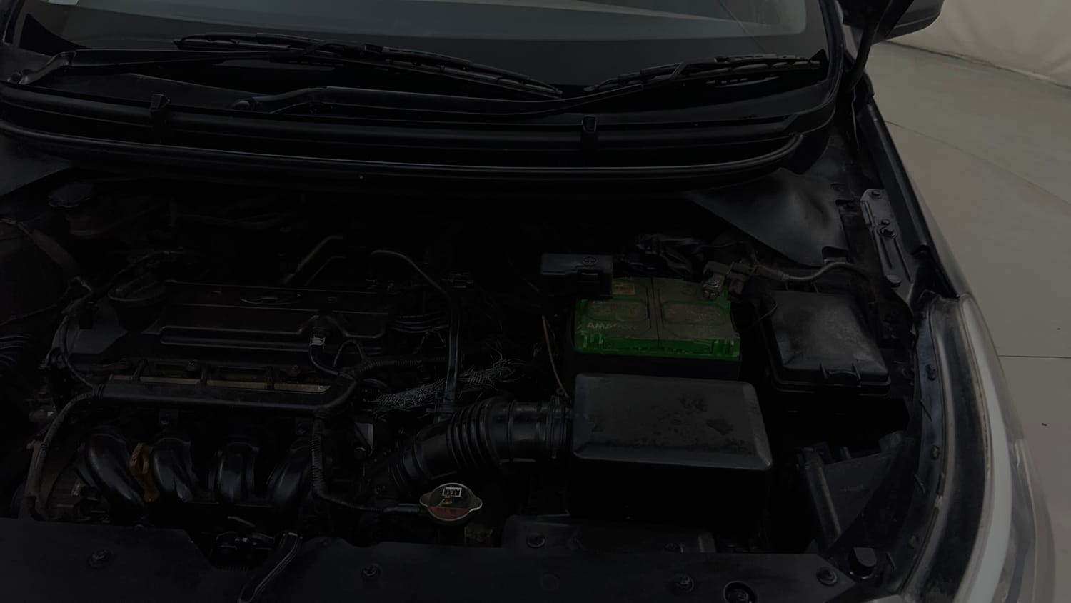 Used 2017 Hyundai Elite i20 Magna Executive 1.2 Petrol Manual engine ENGINE LEFT SIDE HINGE & APRON VIEW