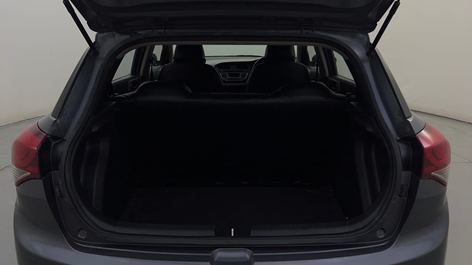 Used 2017 Hyundai Elite i20 Magna Executive 1.2 Petrol Manual interior DICKY INSIDE VIEW