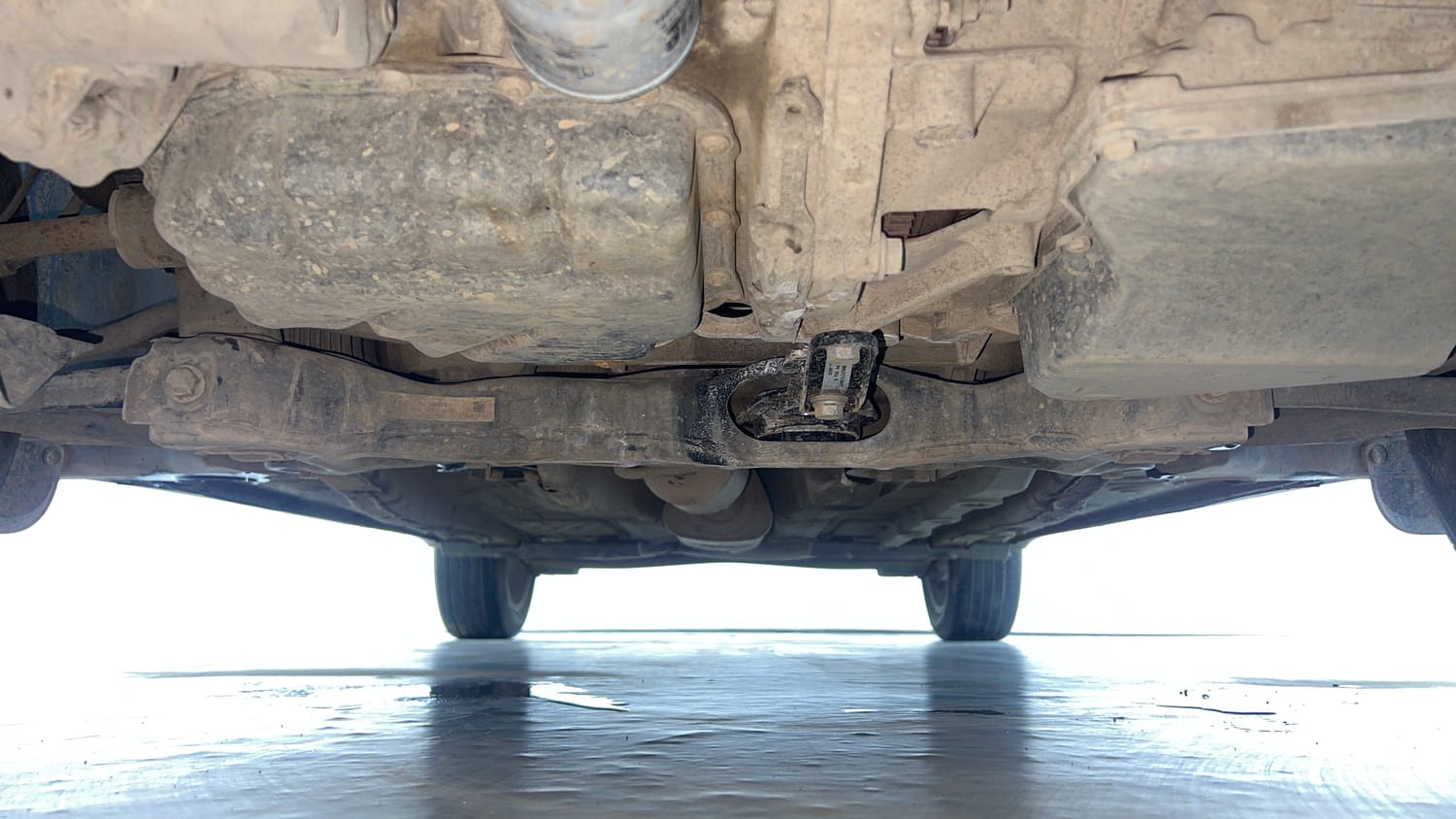 Used 2022 Volkswagen Taigun Topline 1.0 TSI AT Petrol Automatic extra FRONT LEFT UNDERBODY VIEW