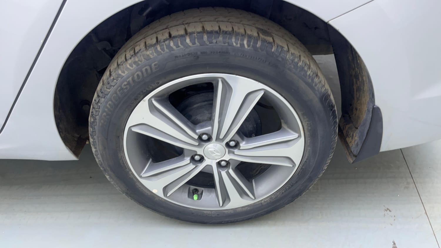 Used 2017 Hyundai Verna SX (O) 1.6 VTVT AT Petrol Automatic tyres LEFT REAR TYRE RIM VIEW