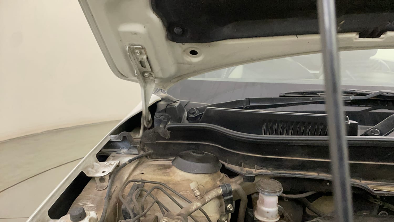 Used 2021 Maruti Suzuki Vitara Brezza ZXi AT SHVS Petrol Automatic engine ENGINE RIGHT SIDE HINGE & APRON VIEW