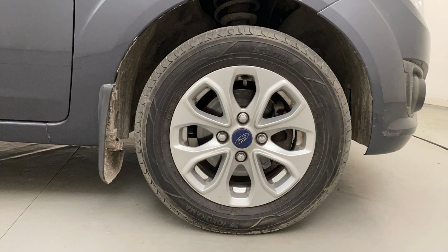 Used 2013 Ford Figo Duratec Petrol ZXI 1.2 Petrol Manual tyres RIGHT FRONT TYRE RIM VIEW