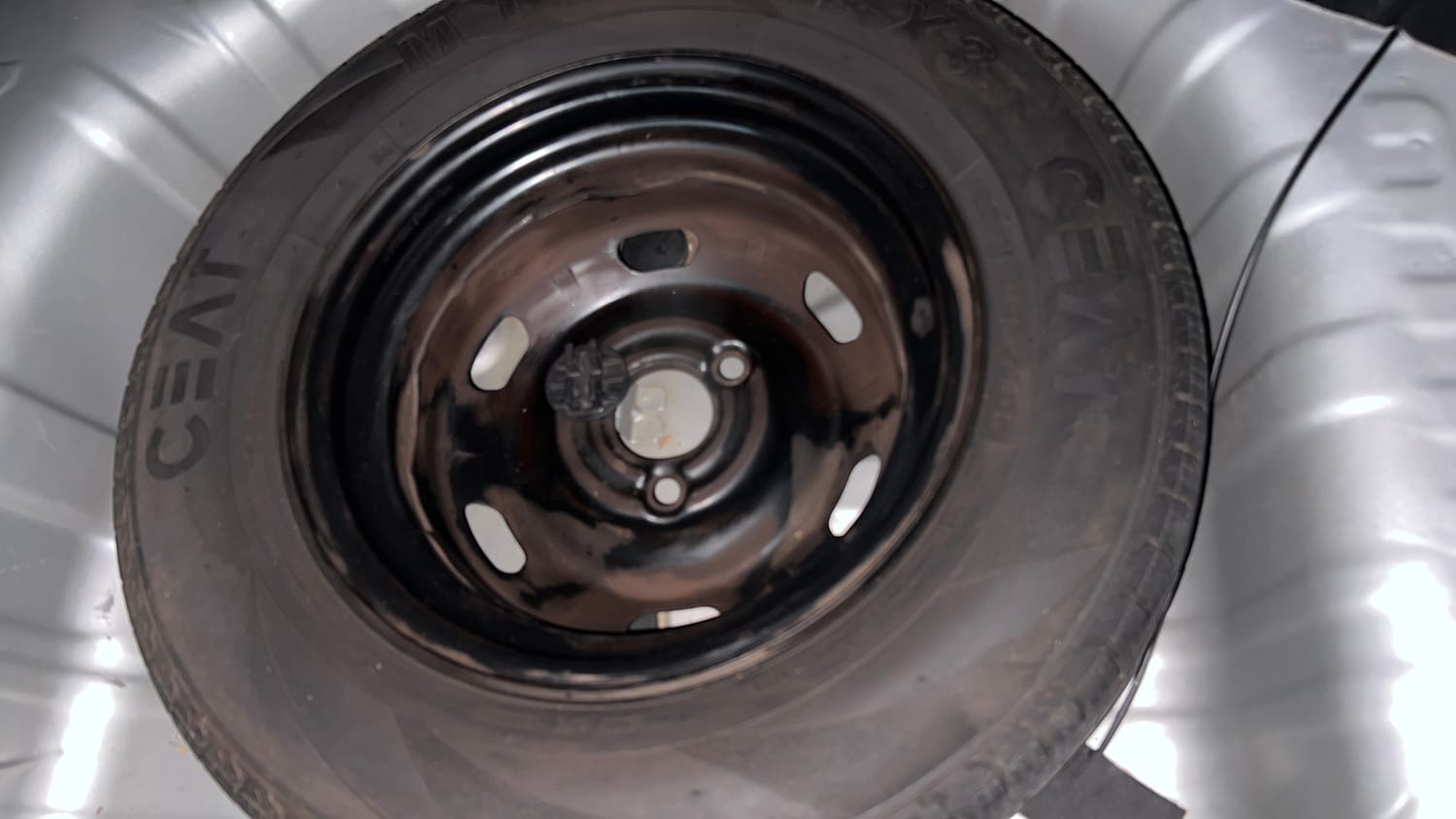 Used 2016 Renault Kwid RXT Petrol Manual tyres SPARE TYRE VIEW