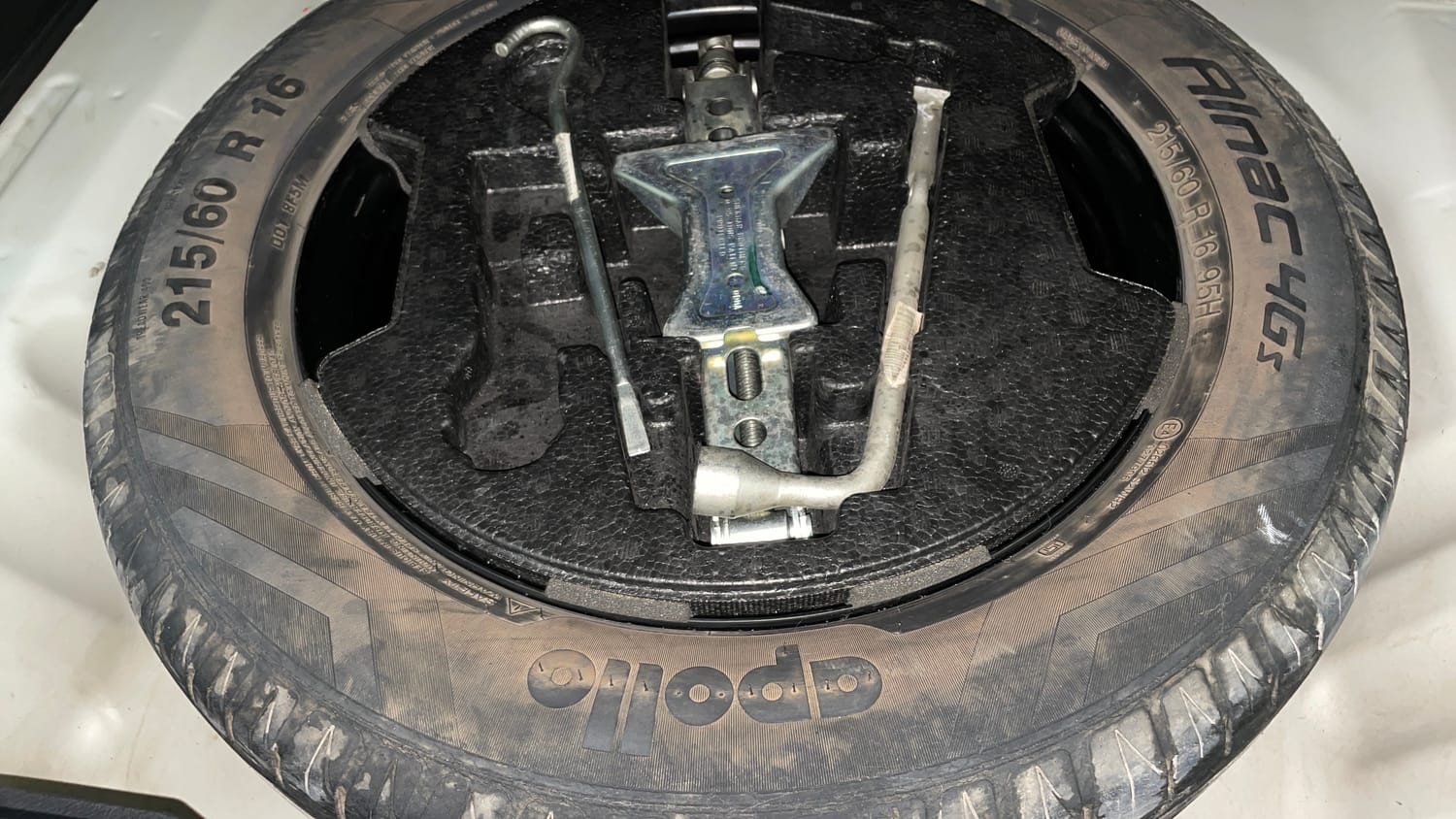 Used 2021 Maruti Suzuki Vitara Brezza ZXi AT SHVS Petrol Automatic tyres SPARE TYRE VIEW