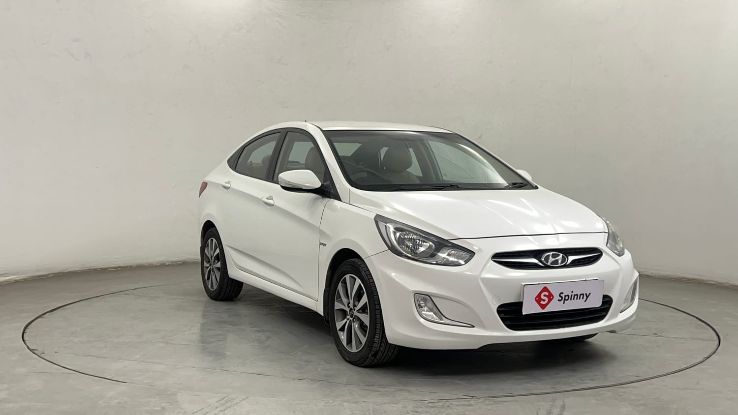 Used 2015 Hyundai Verna Fluidic 1.6 VTVT SX Petrol Manual exterior RIGHT FRONT CORNER VIEW