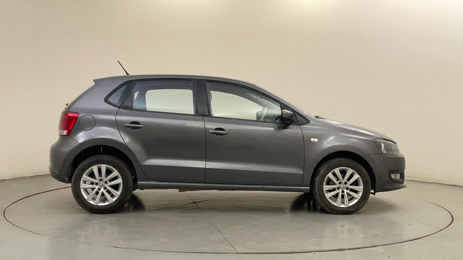 Used 2014 Volkswagen Polo Highline1.2L (P) Petrol Manual exterior RIGHT SIDE VIEW