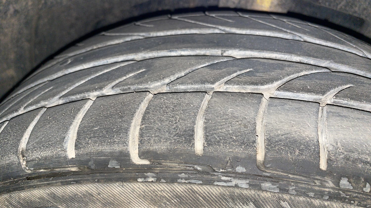 Used 2018 Ford EcoSport Titanium 1.5L TDCi Diesel Manual tyres RIGHT FRONT TYRE TREAD VIEW
