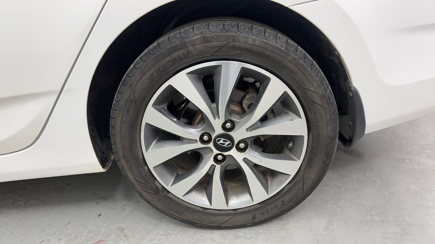 Used 2015 Hyundai Verna Fluidic 1.6 VTVT SX Petrol Manual tyres LEFT REAR TYRE RIM VIEW