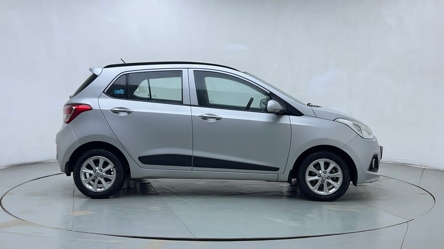 Used 2015 Hyundai Grand i10 Asta AT 1.2 Kappa VTVT Petrol Automatic exterior RIGHT SIDE VIEW