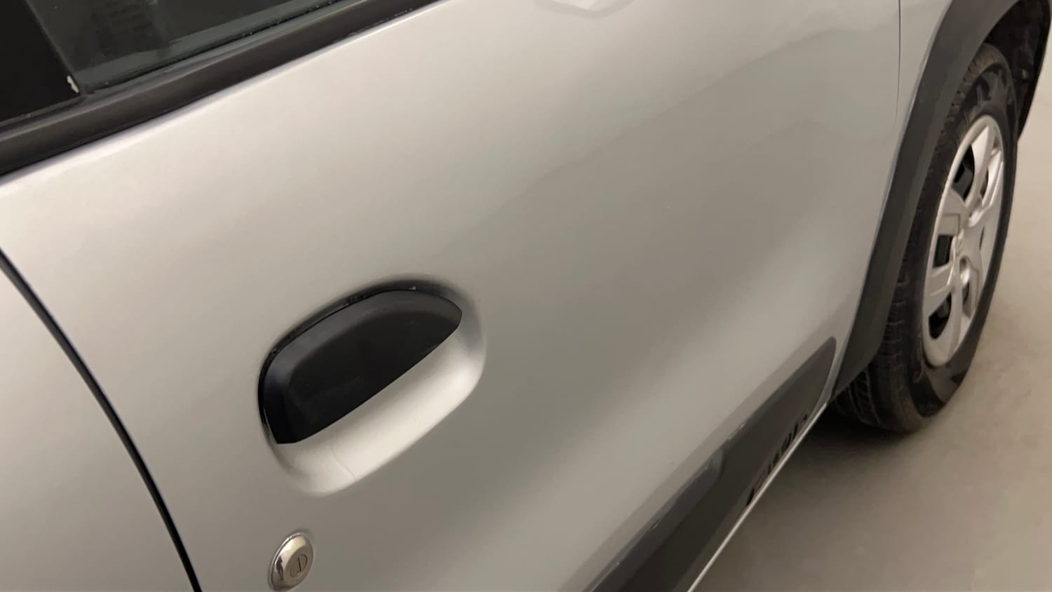 Used 2016 Renault Kwid RXT Petrol Manual dents MINOR SCRATCH