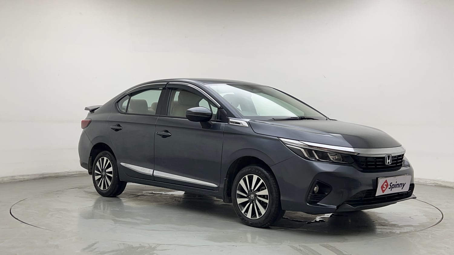 Used 2023 Honda City V Petrol MT Petrol Manual exterior RIGHT FRONT CORNER VIEW