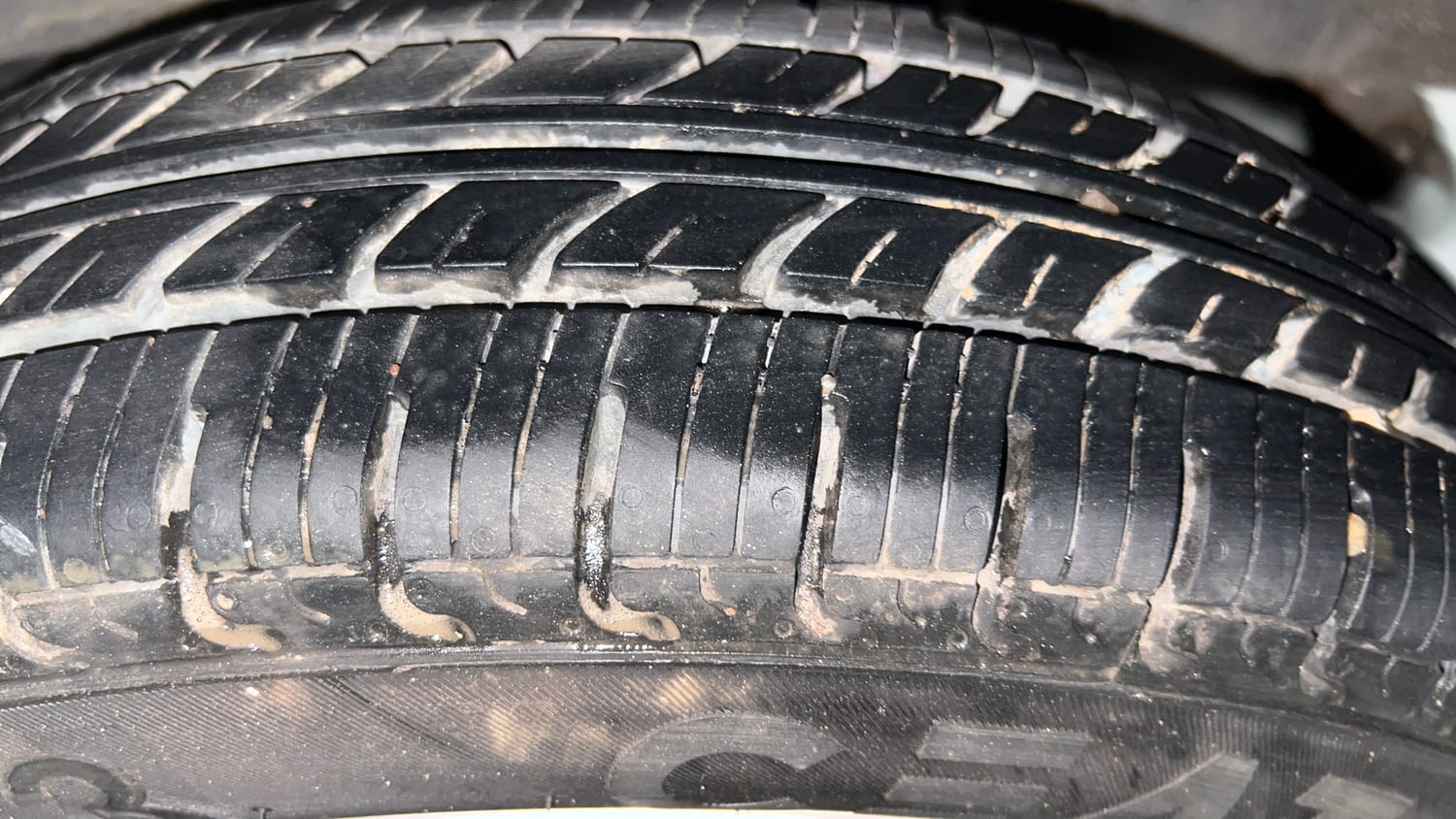 Used 2016 Renault Kwid RXT Petrol Manual tyres LEFT REAR TYRE TREAD VIEW