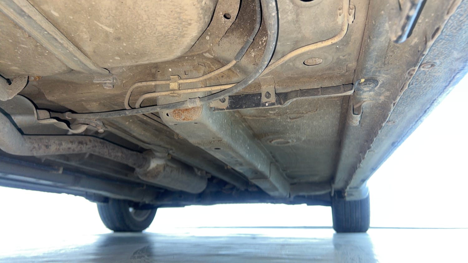 Used 2017 Maruti Suzuki Ciaz Alpha 1.4 AT Petrol Automatic extra REAR RIGHT UNDERBODY VIEW