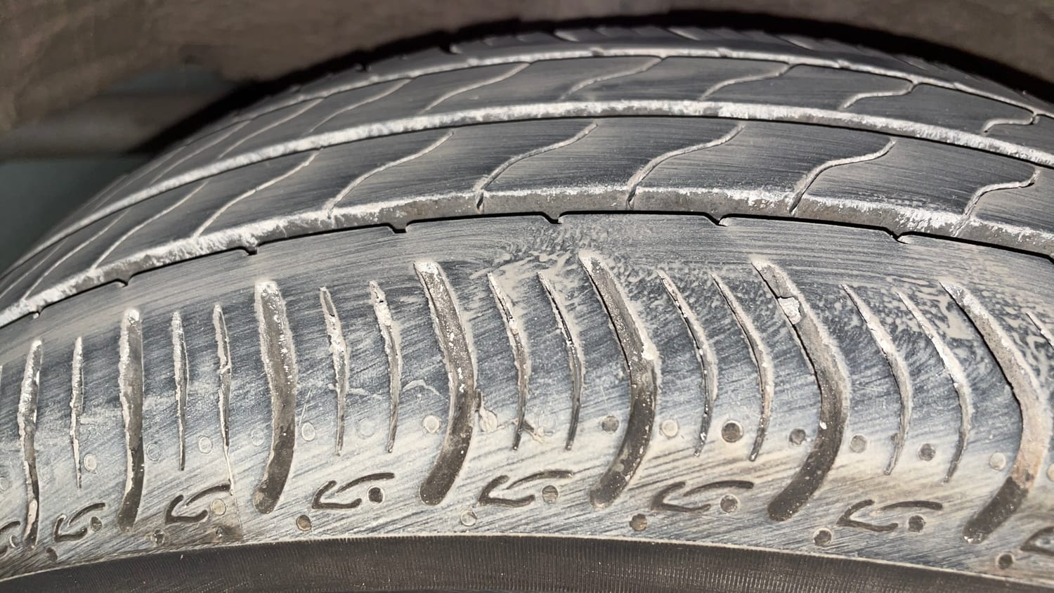 Used 2019 Honda Amaze 1.2 V CVT Petrol Petrol Automatic tyres RIGHT REAR TYRE TREAD VIEW