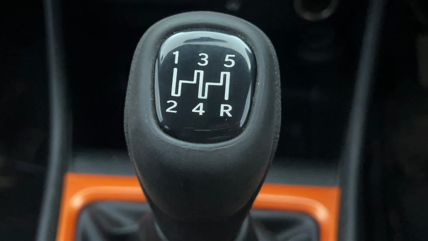 Used 2023 Tata Punch Adventure Rhythm Pack MT Petrol Manual interior GEAR  KNOB VIEW