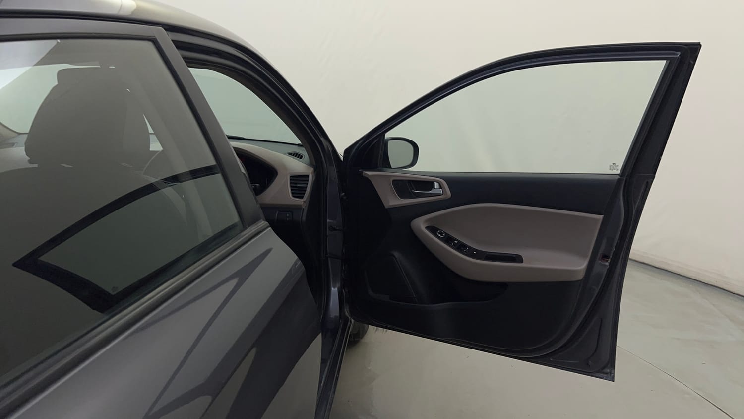 Used 2017 Hyundai Elite i20 Magna Executive 1.2 Petrol Manual interior RIGHT FRONT DOOR OPEN VIEW