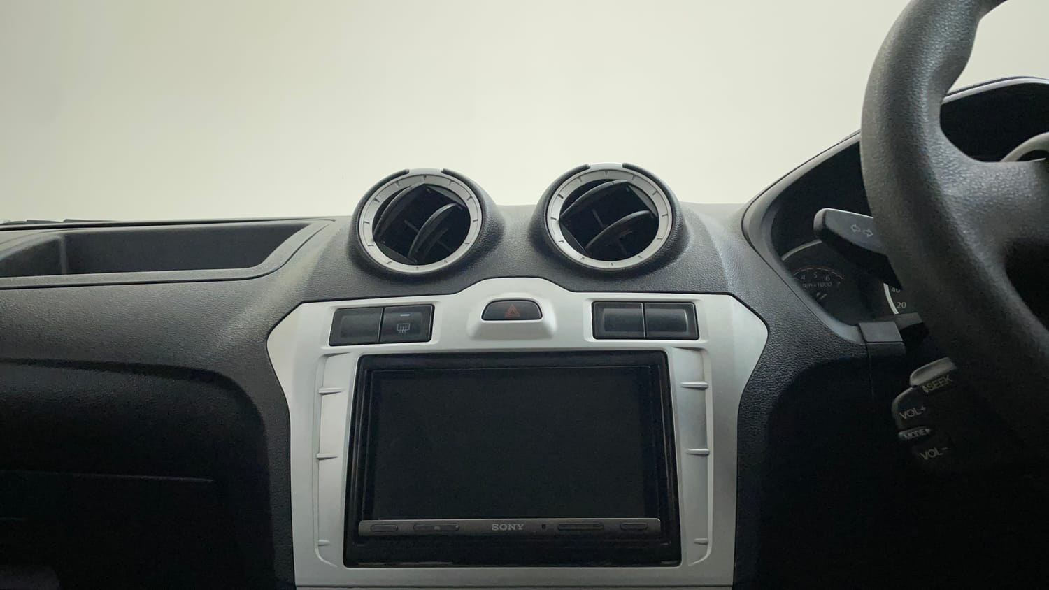 Used 2013 Ford Figo Duratec Petrol ZXI 1.2 Petrol Manual top_features Integrated (in-dash) music system