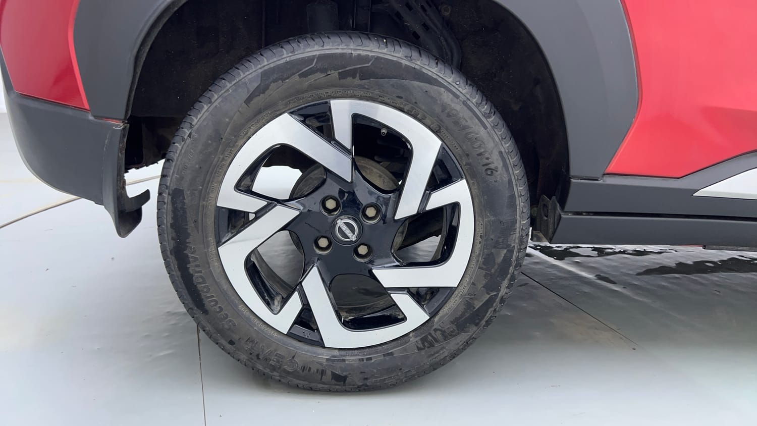 Used 2023 Nissan Magnite XV Premium Turbo Petrol Manual tyres RIGHT REAR TYRE RIM VIEW