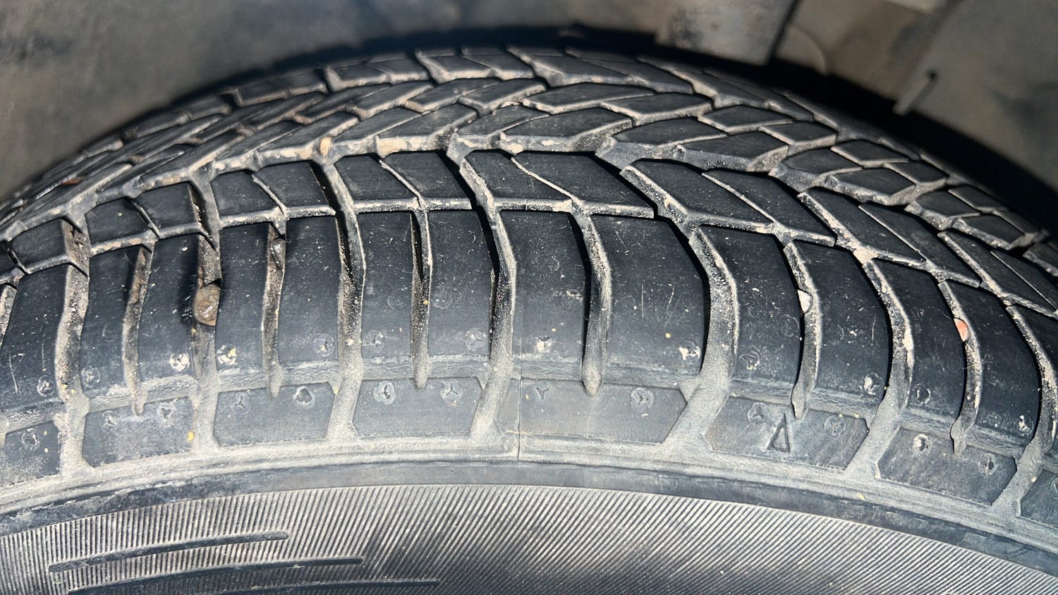 Used 2022 Tata Tigor EV XZ Plus Electric Automatic tyres RIGHT FRONT TYRE TREAD VIEW