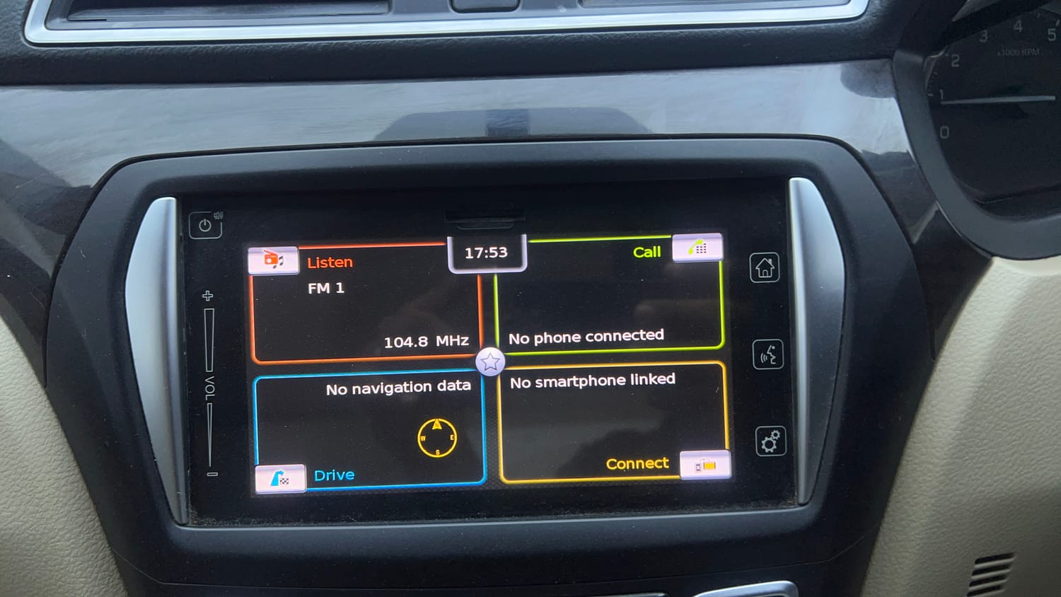 Used 2017 Maruti Suzuki Ciaz Alpha 1.4 AT Petrol Automatic top_features Touch screen infotainment system