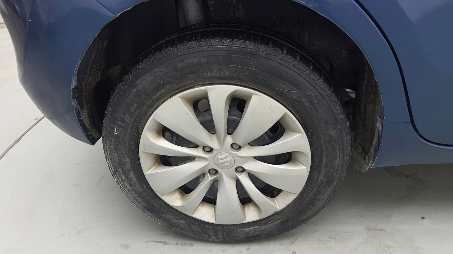 Used 2017 Maruti Suzuki Baleno Delta 1.2 Petrol Manual tyres RIGHT REAR TYRE RIM VIEW