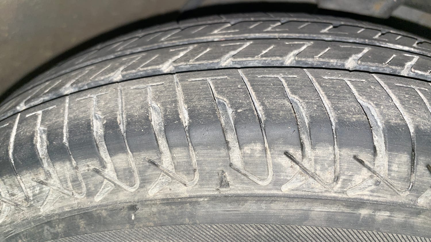 Used 2013 Hyundai i10 Magna 1.2 Kappa2 Petrol Manual tyres RIGHT FRONT TYRE TREAD VIEW