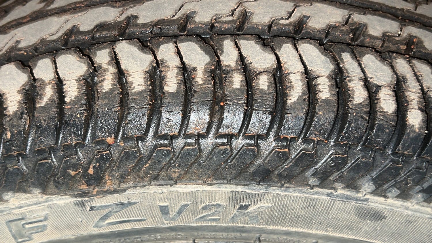 Used 2018 maruti-suzuki Alto K10 VXi (O) AMT Petrol Automatic tyres LEFT FRONT TYRE TREAD VIEW