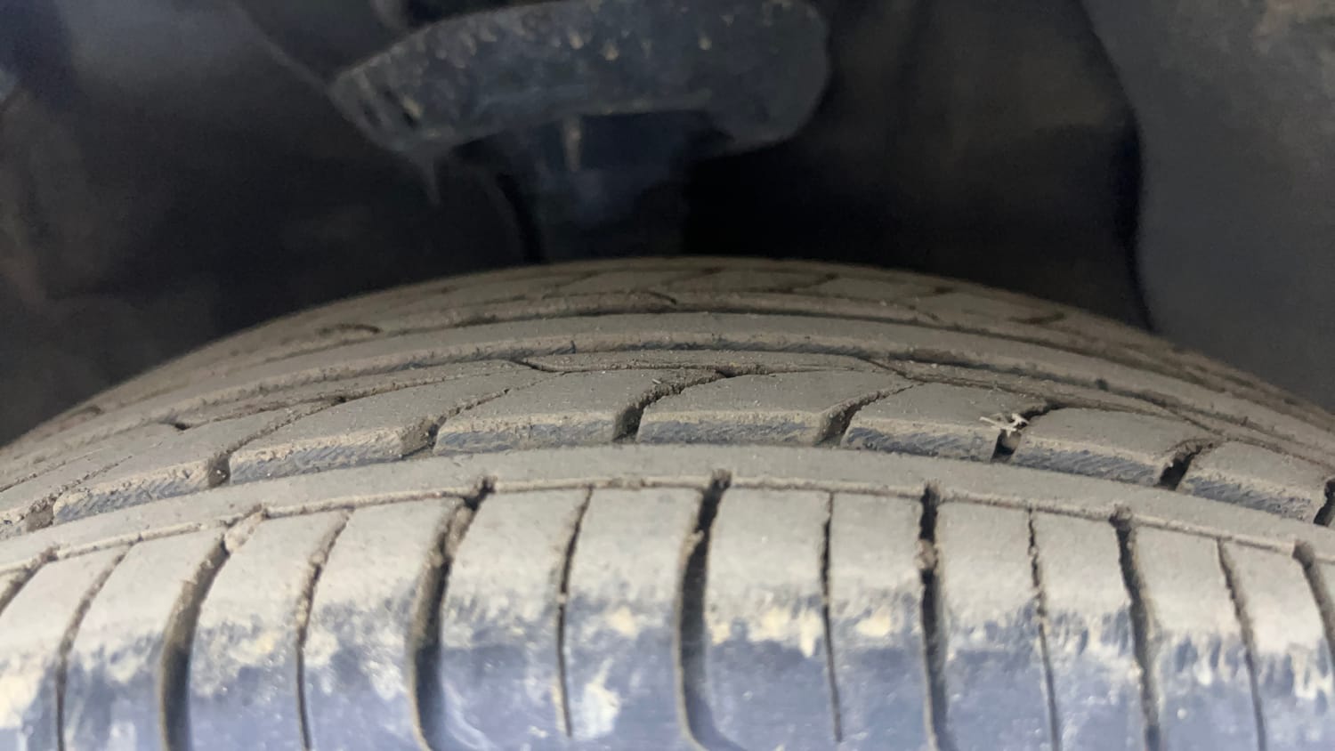 Used 2022 Hyundai Aura SX Plus 1.2 AMT Petrol Petrol Automatic tyres RIGHT FRONT TYRE TREAD VIEW