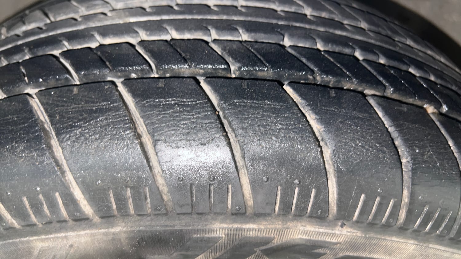 Used 2018 Nissan Sunny XV CVT Petrol Automatic tyres RIGHT FRONT TYRE TREAD VIEW