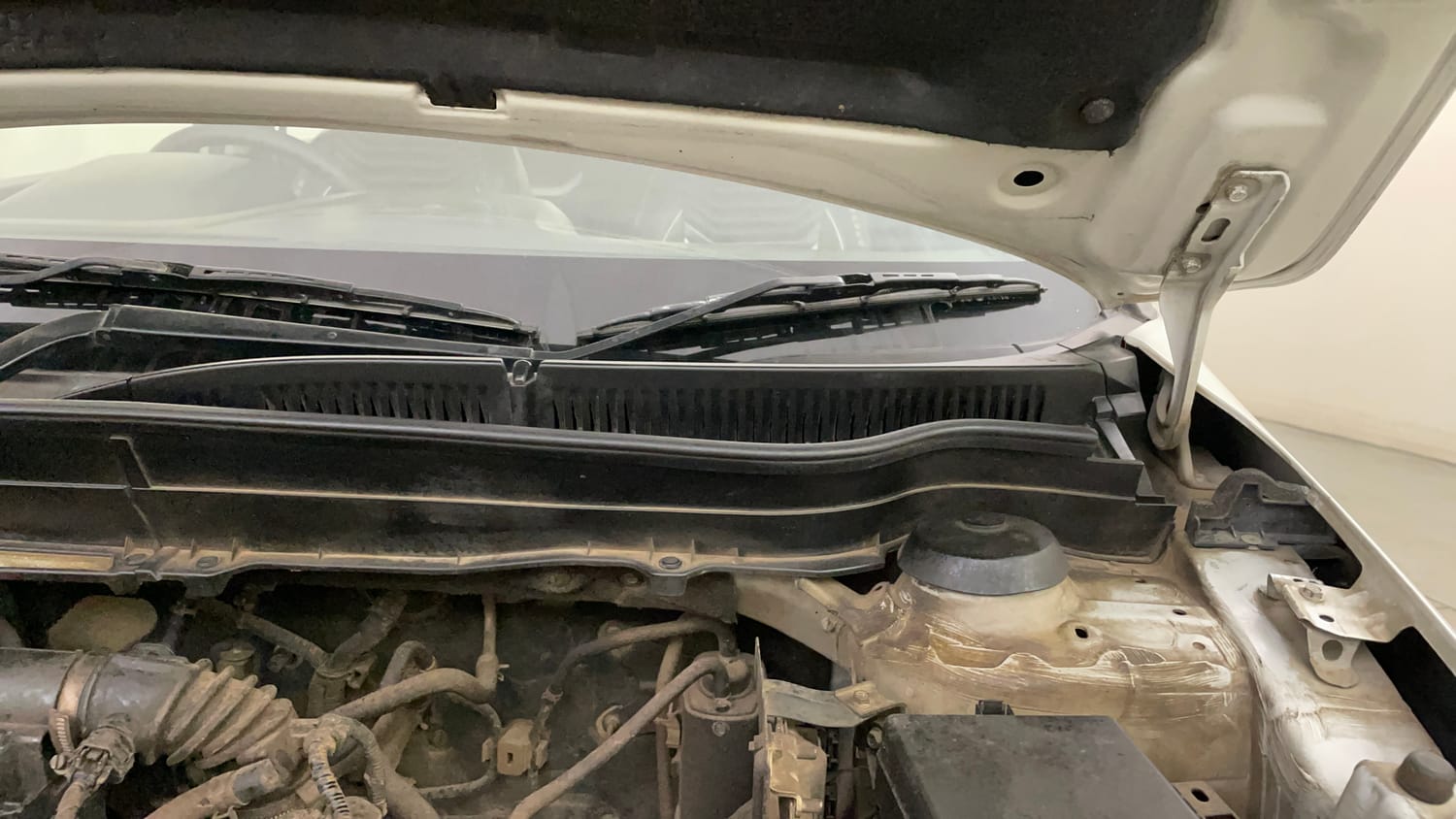 Used 2021 Maruti Suzuki Vitara Brezza ZXi AT SHVS Petrol Automatic engine ENGINE LEFT SIDE HINGE & APRON VIEW