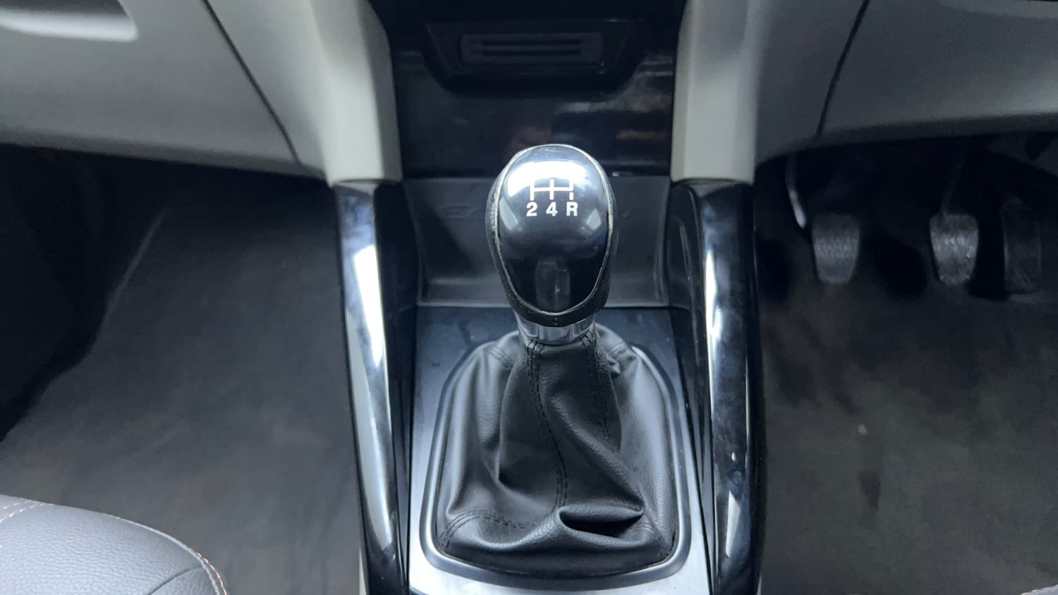 Used 2017 Ford EcoSport Titanium 1.5L Ti-VCT Petrol Manual interior GEAR  KNOB VIEW