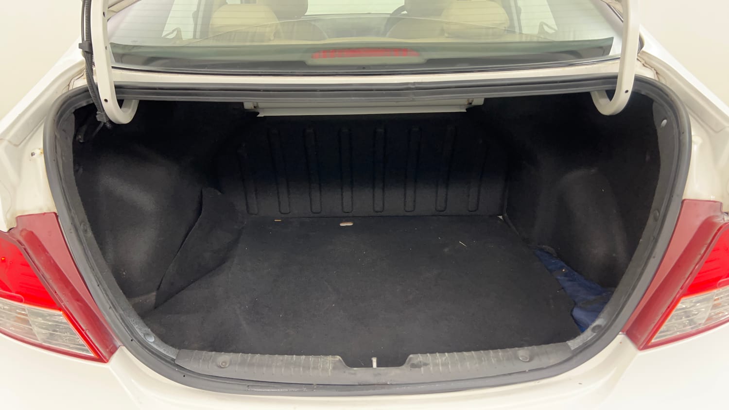 Used 2015 Hyundai Verna Fluidic 1.6 VTVT SX Petrol Manual interior DICKY INSIDE VIEW