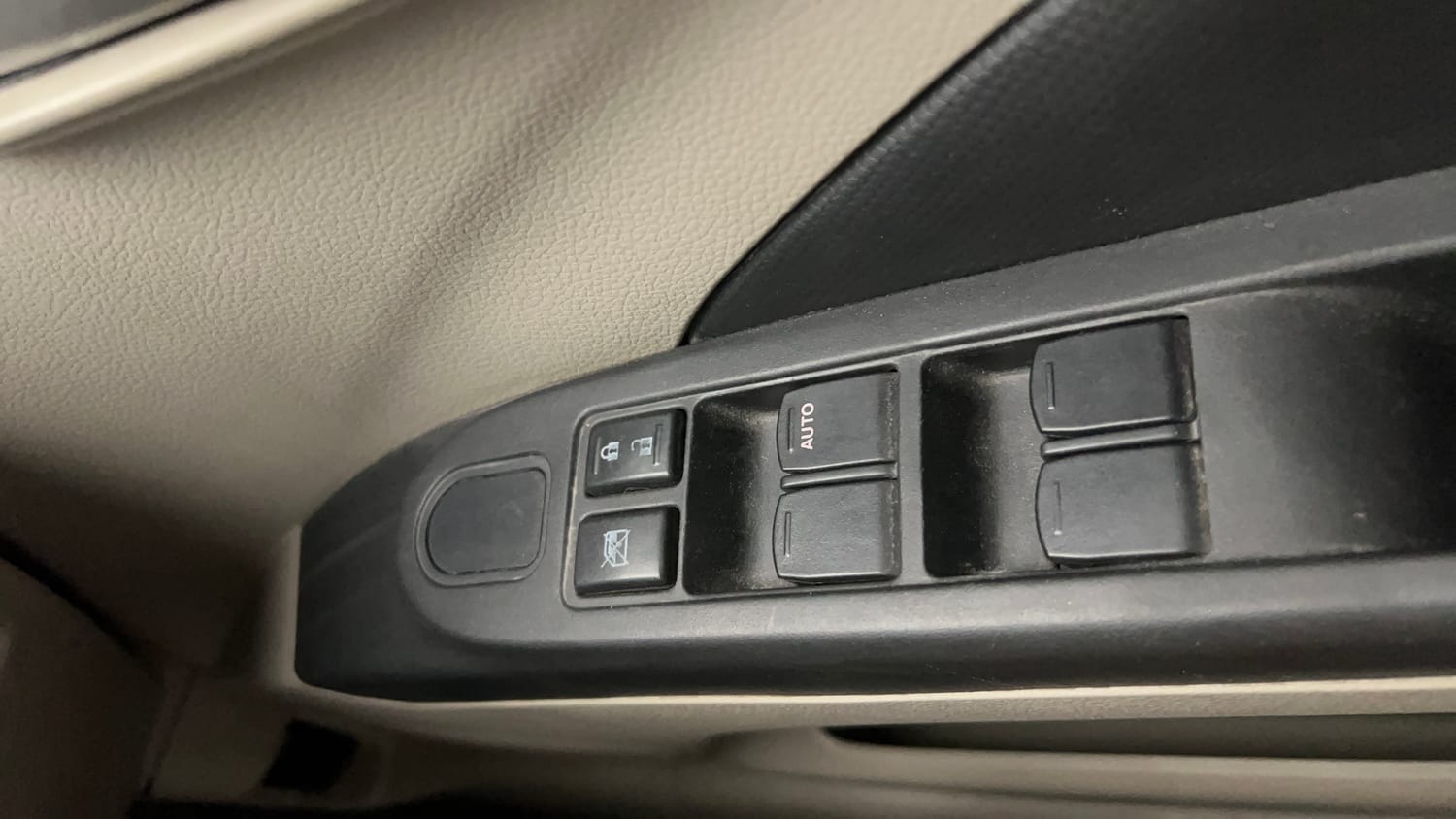 Used 2015 Maruti Suzuki Celerio VXi AMT Petrol Automatic top_features Power windows