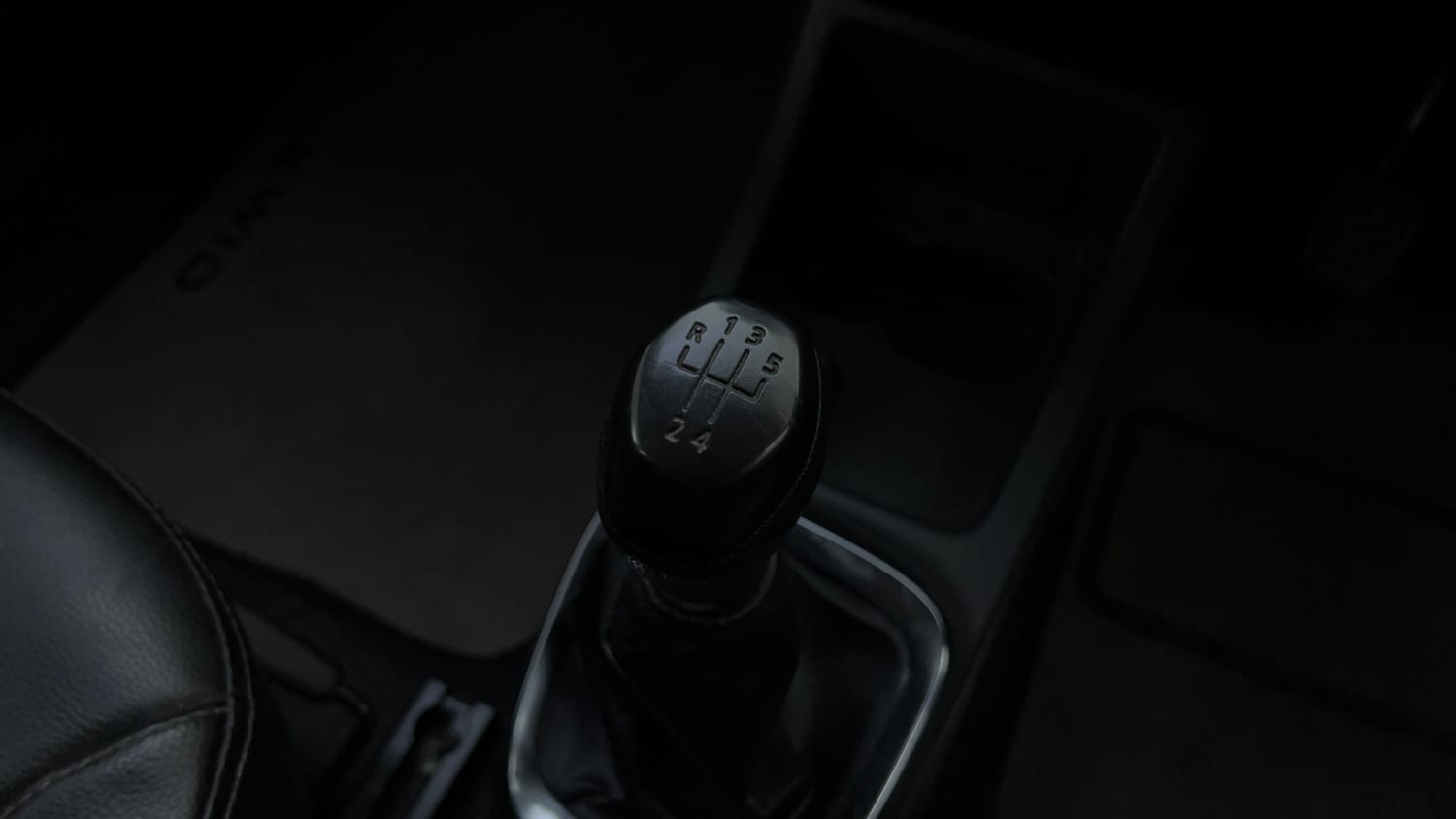 Used 2016 Renault Kwid RXT Petrol Manual interior GEAR  KNOB VIEW