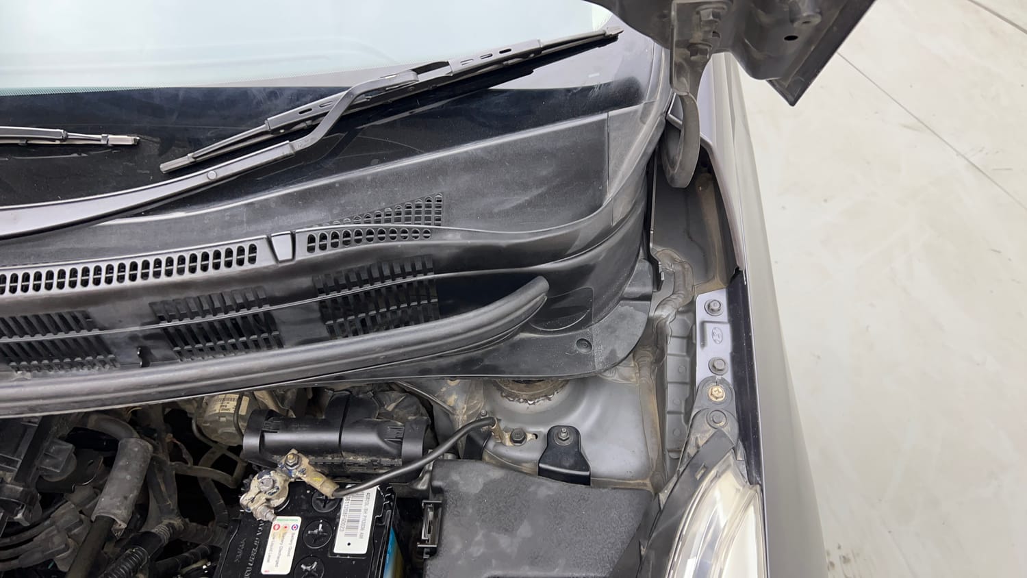 Used 2016 Hyundai Grand i10 Asta AT 1.2 Kappa VTVT (O) Petrol Automatic engine ENGINE LEFT SIDE HINGE & APRON VIEW