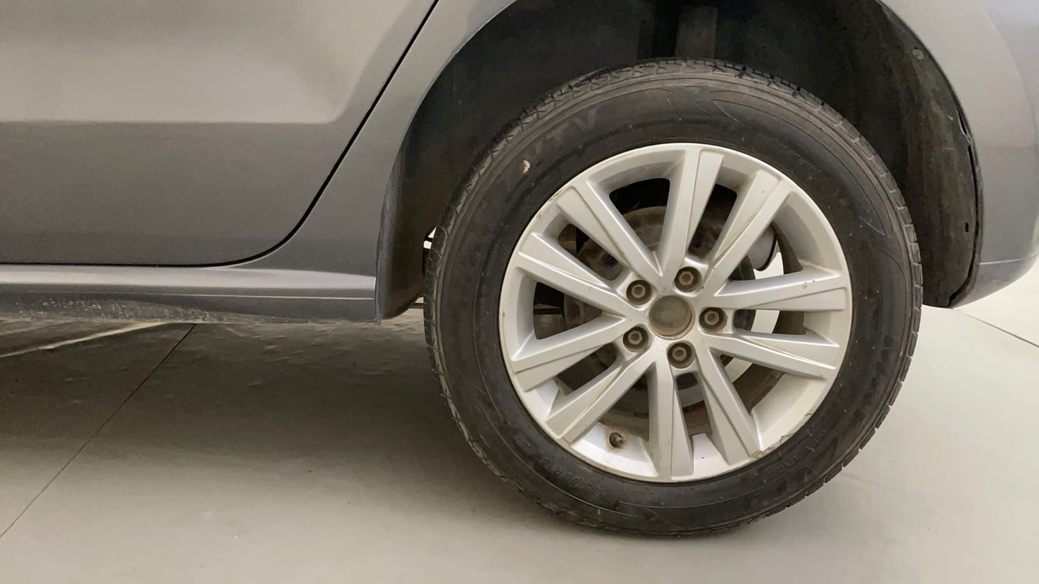 Used 2014 Volkswagen Polo Highline1.2L (P) Petrol Manual tyres LEFT REAR TYRE RIM VIEW