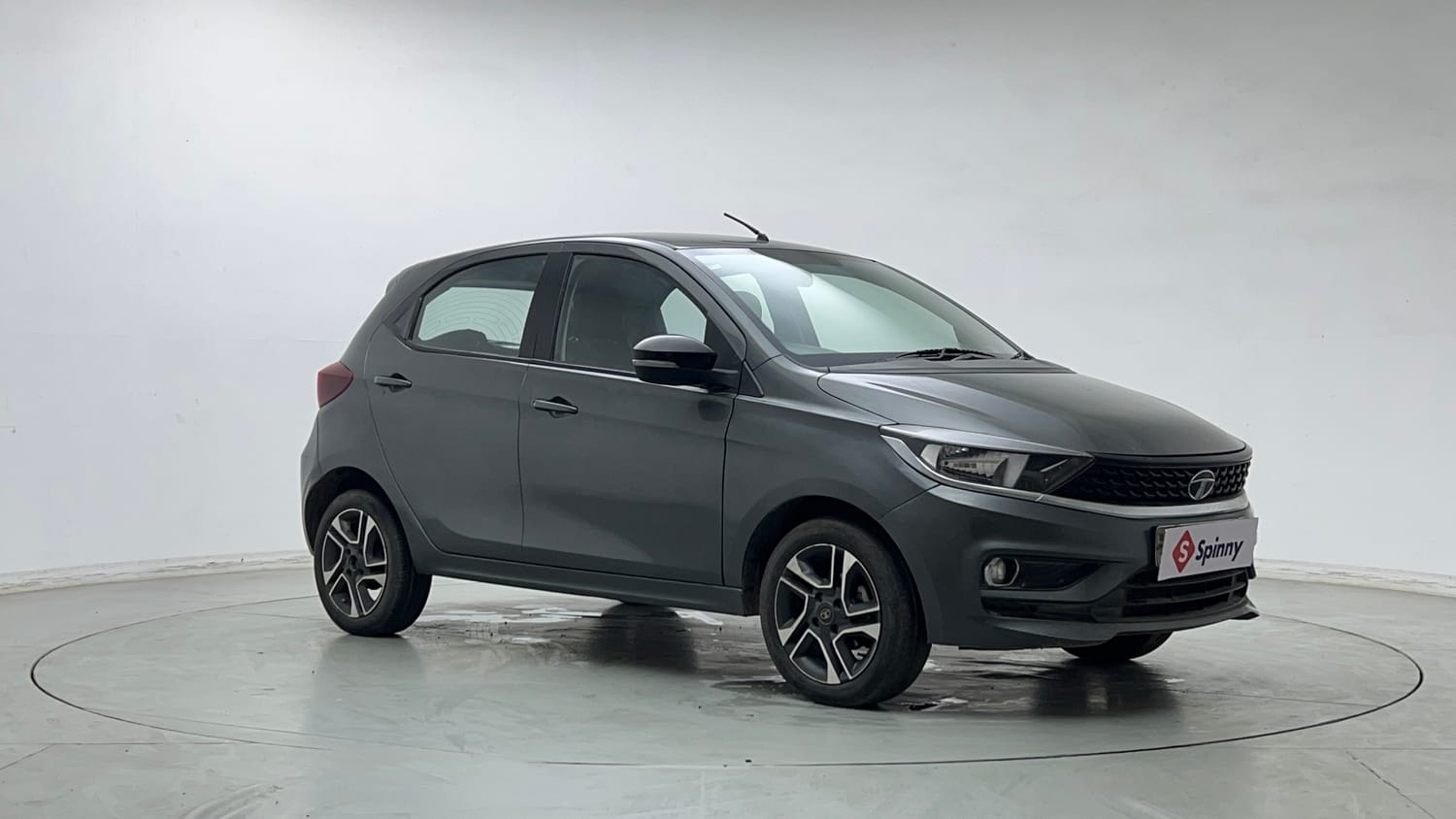 Used 2020 Tata Tiago XZ Plus Petrol Manual exterior RIGHT FRONT CORNER VIEW