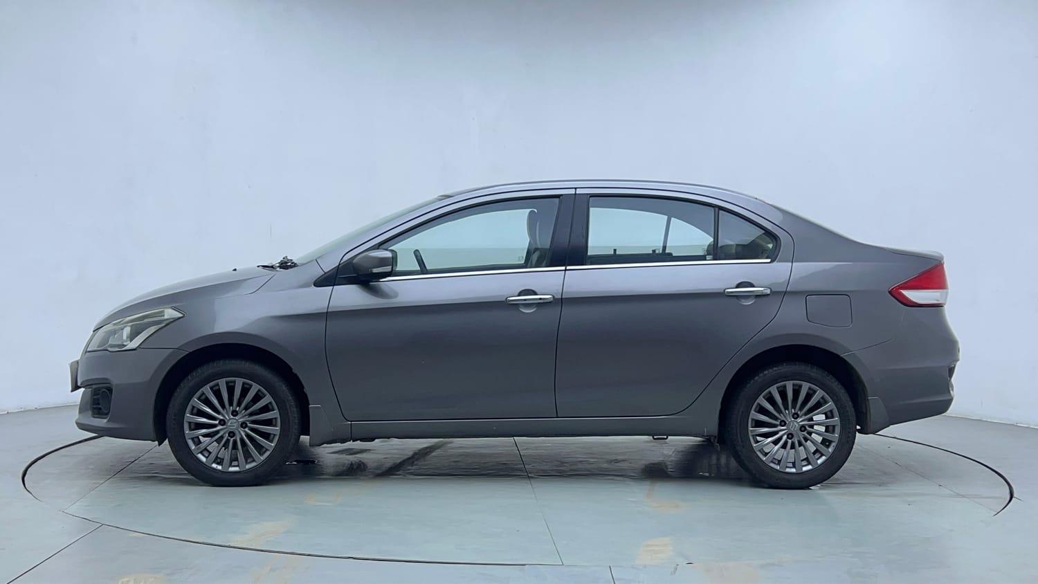 Used 2017 Maruti Suzuki Ciaz Alpha 1.4 AT Petrol Automatic exterior LEFT SIDE VIEW