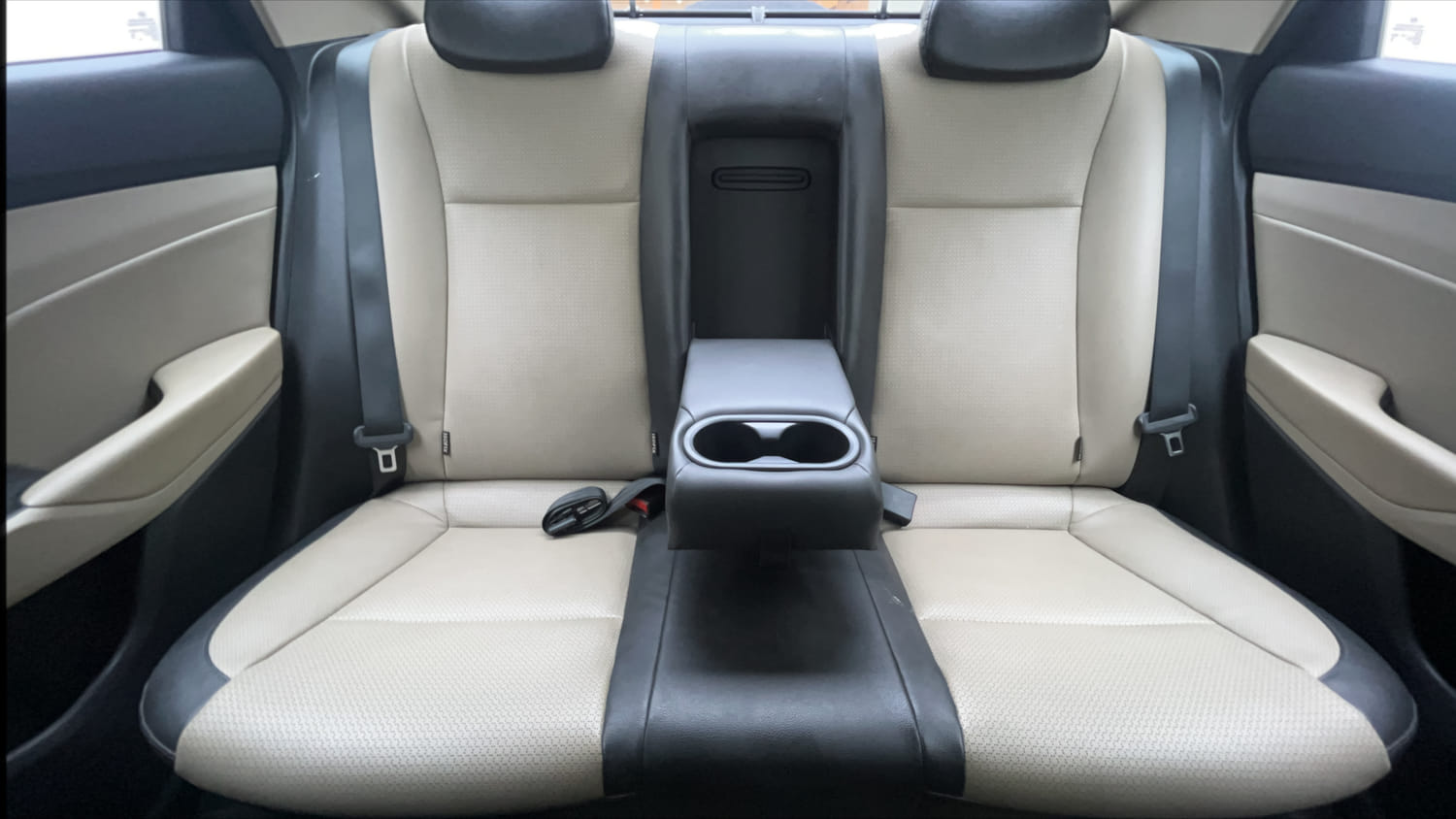 Used 2017 Hyundai Verna SX (O) 1.6 VTVT AT Petrol Automatic interior REAR SEAT CONDITION VIEW