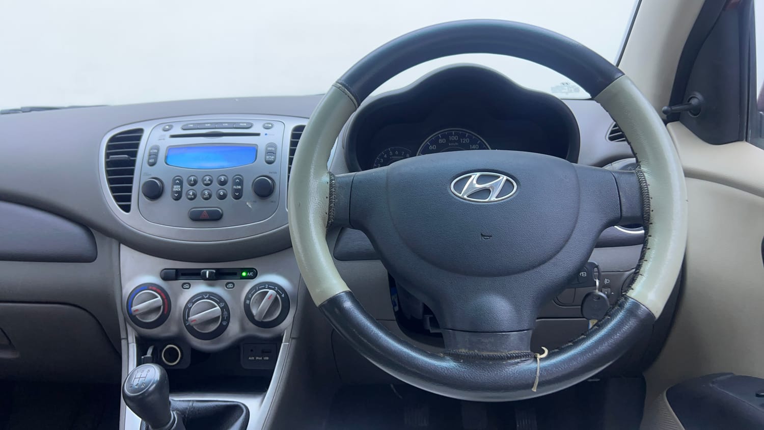 Used 2015 Hyundai i10 Sportz 1.1 iRDE2 Petrol Manual interior STEERING VIEW