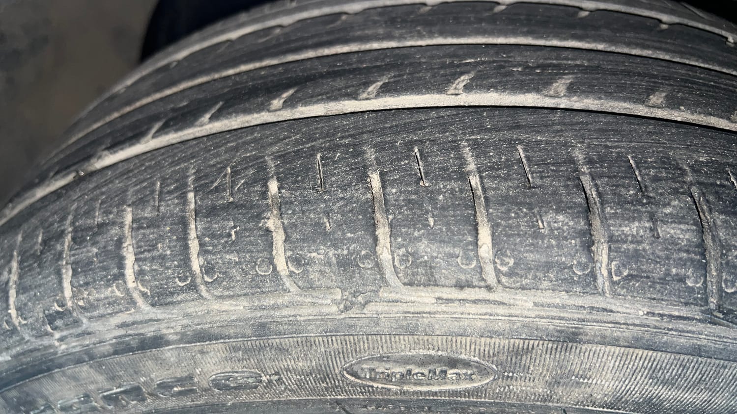 Used 2020 Tata Tiago XZ Plus Petrol Manual tyres LEFT FRONT TYRE TREAD VIEW