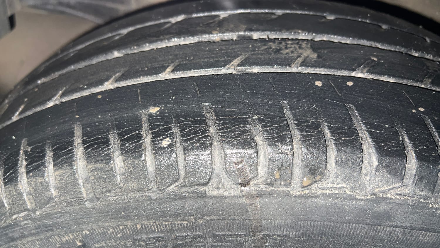 Used 2016 Honda City SV CVT Petrol Automatic tyres RIGHT REAR TYRE TREAD VIEW