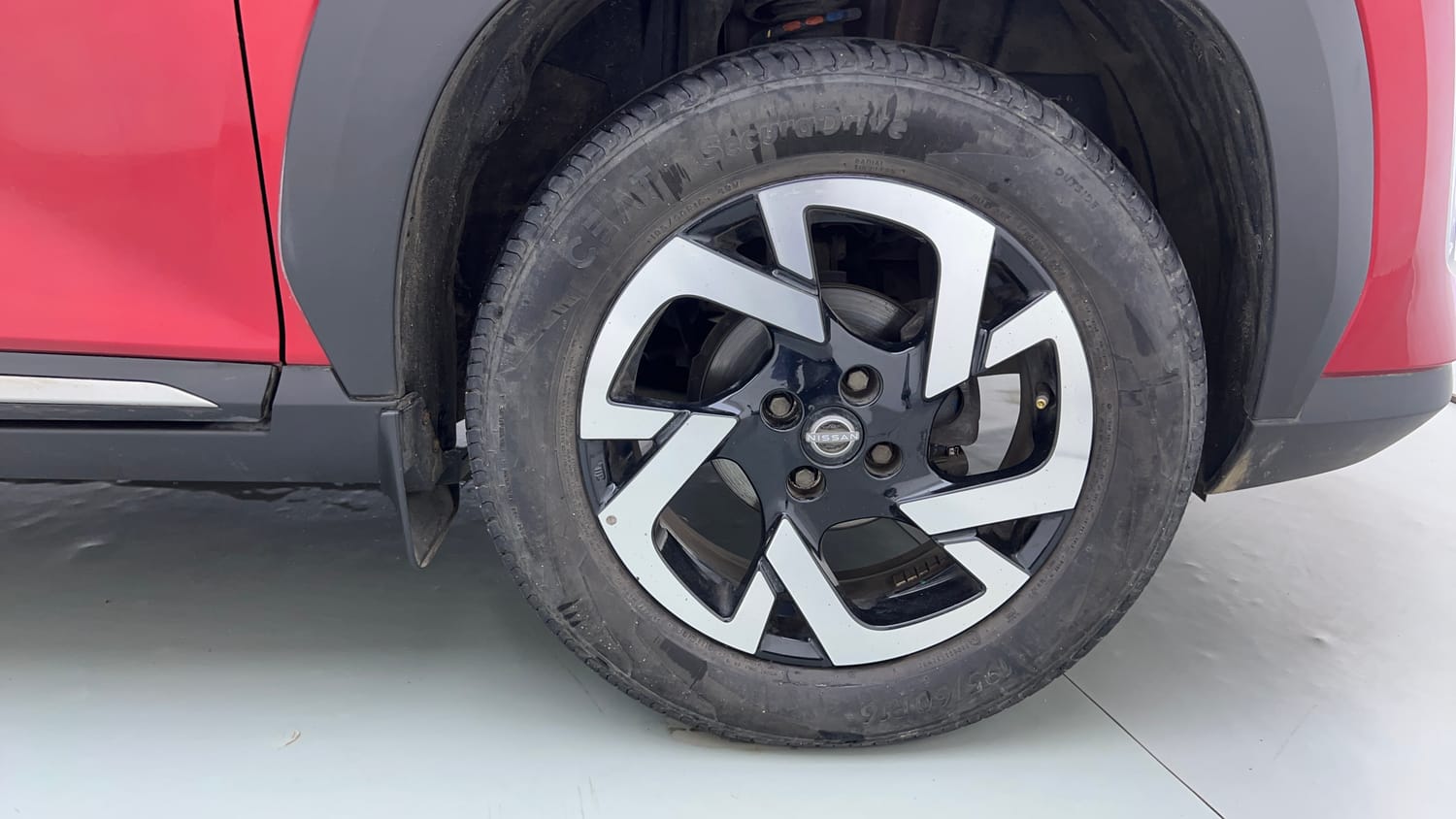 Used 2023 Nissan Magnite XV Premium Turbo Petrol Manual tyres RIGHT FRONT TYRE RIM VIEW