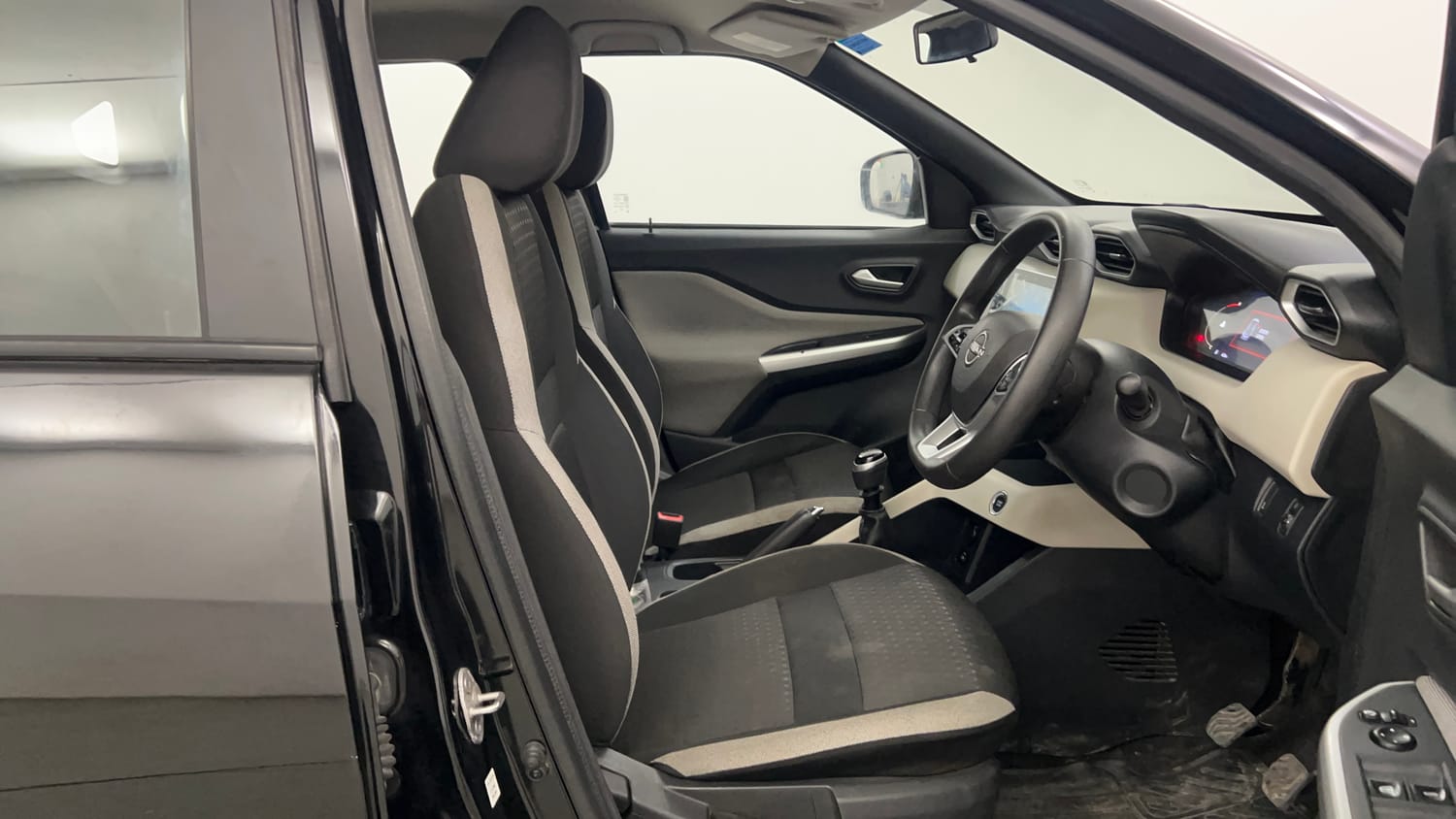 Used 2023 Nissan Magnite XV Petrol Manual interior RIGHT SIDE FRONT DOOR CABIN VIEW
