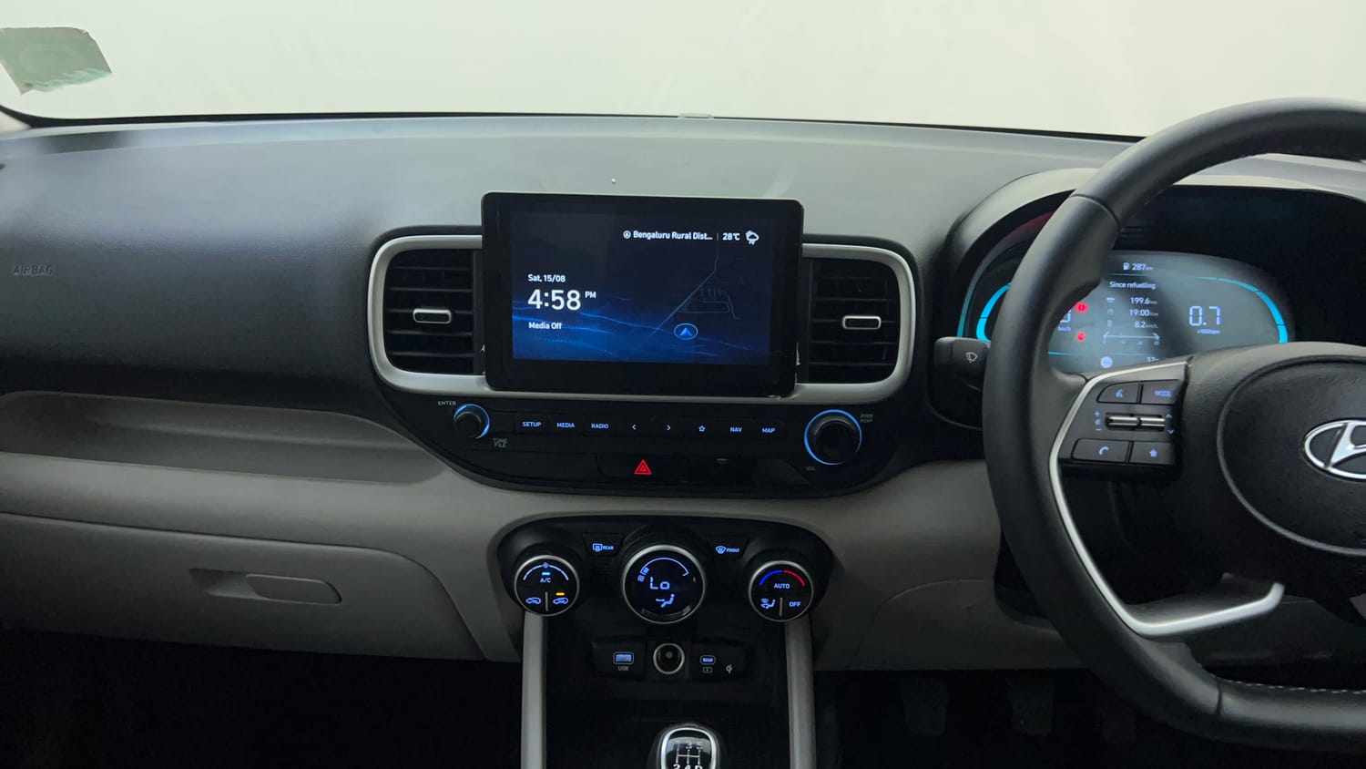 Used 2022 Hyundai Venue SX 1.2 Petrol Petrol Manual interior MUSIC SYSTEM & AC CONTROL VIEW